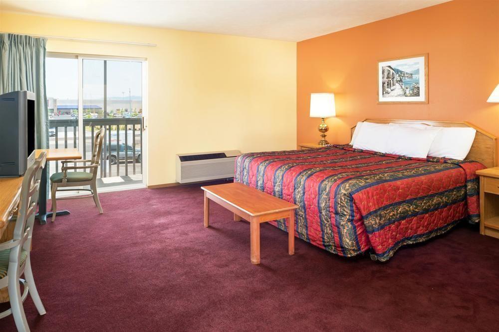 Howard Johnson By Wyndham Spokane Exterior foto